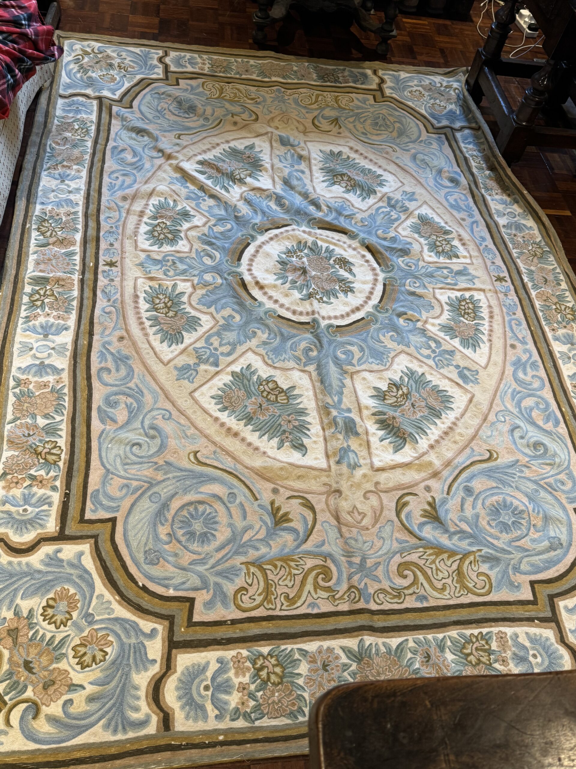 Savonnerie rug, Large