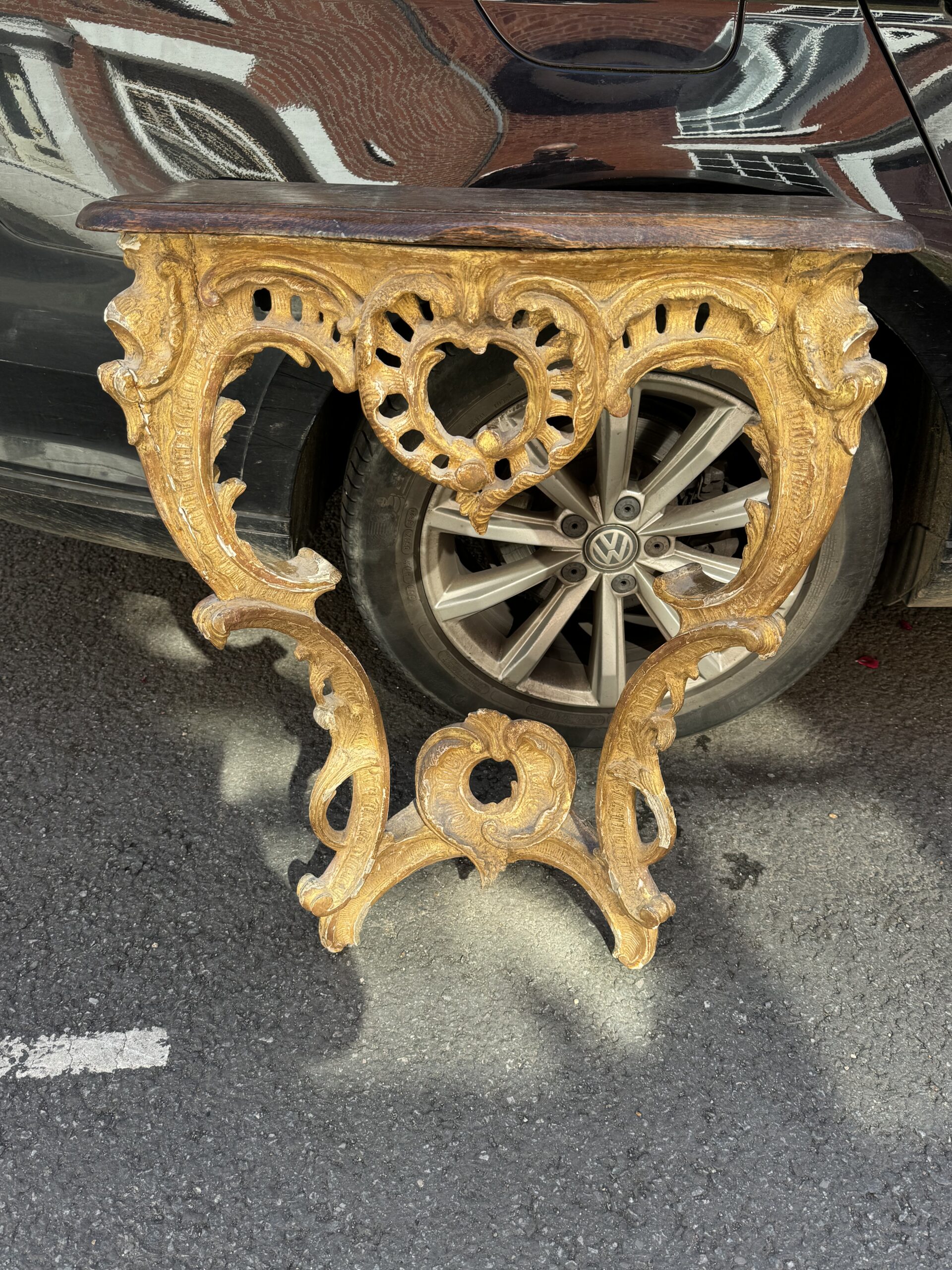 Wonderful Italian console table, carved gilt wood,c1730-40